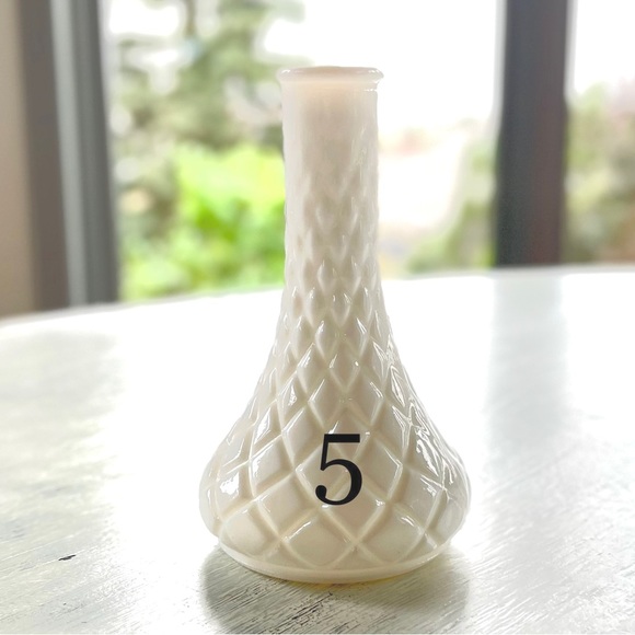 Set of 5 Vintage Milk glass Vases - Picture 6 of 6